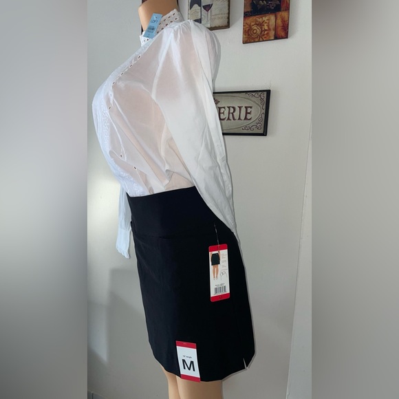 NWT Black Skort with Pocket. Short Spandex size M (2) - Picture 4 of 10